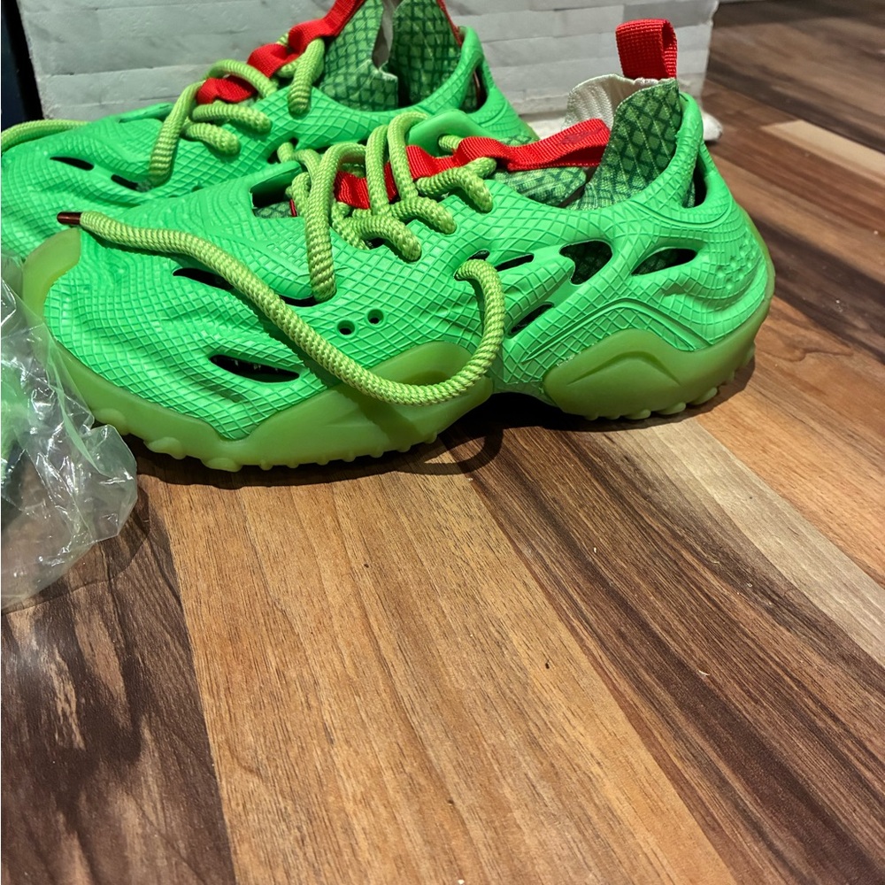 Sia collection Vulture foam “Grinch Glow” sneakers neon green men’s 5 women’s 7 - Picture 3 of 5